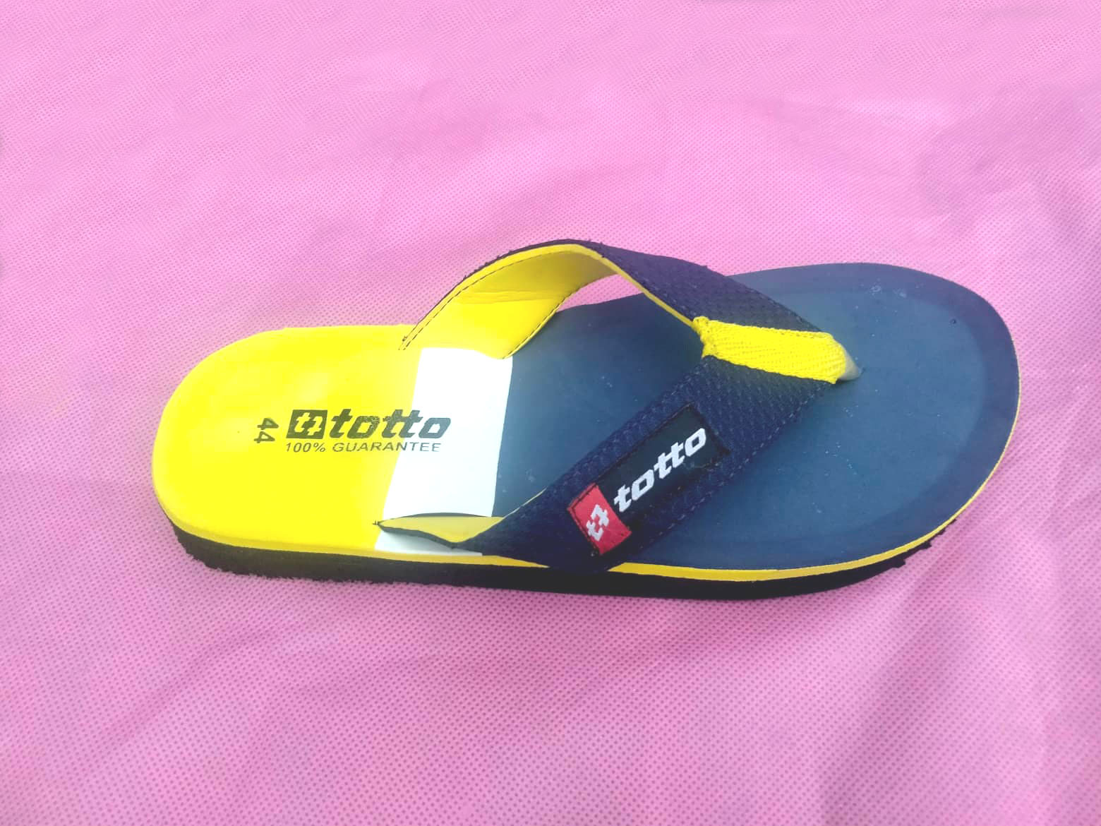 Durable Awesome Fashionable Rubber Slipper for Men.. 
