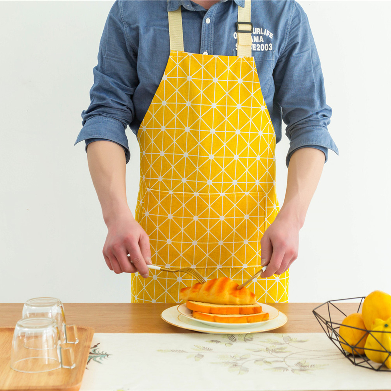 Kitchen Apron Hanging Design Wear-resistant Cotton Women Home Apron for Kitchen. 