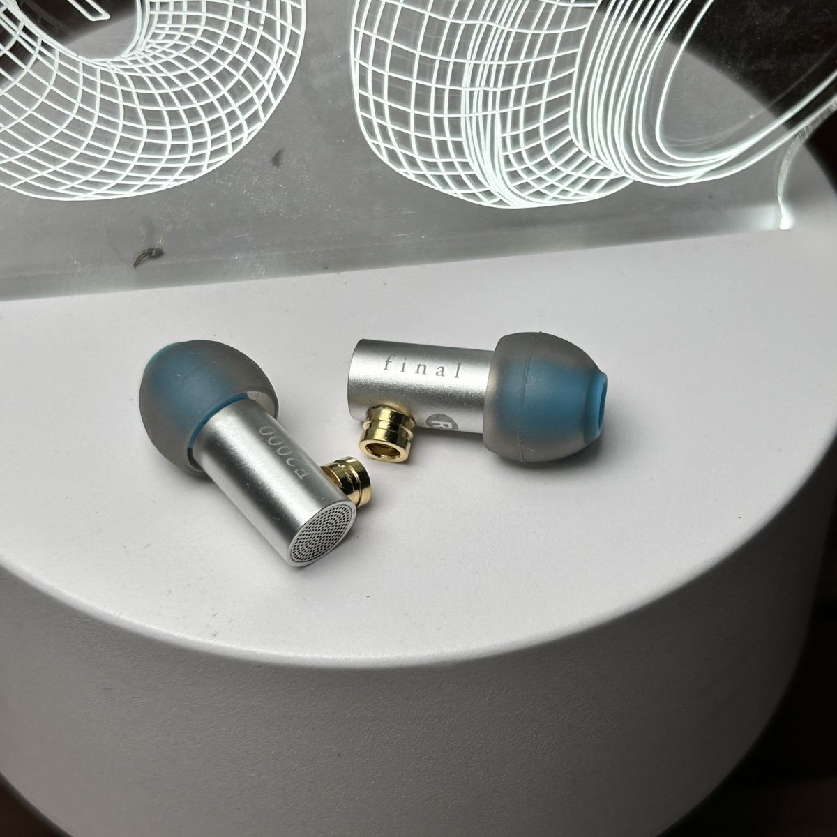 Final E2000C Dynamic Coil Headphones MMCX Plug-In In-Ear Wired Audiophile-Grade Earphone With High Sound Quality. 