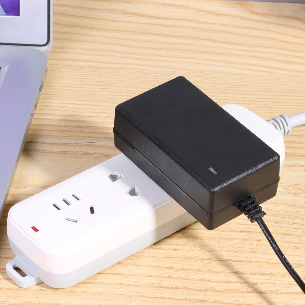 DC 21V 2A 18650 Lithium Battery Charger with 5.5 * 2.5mm Output Port Safe Charger Power Adapter Module Buck Stabilized Voltage. 