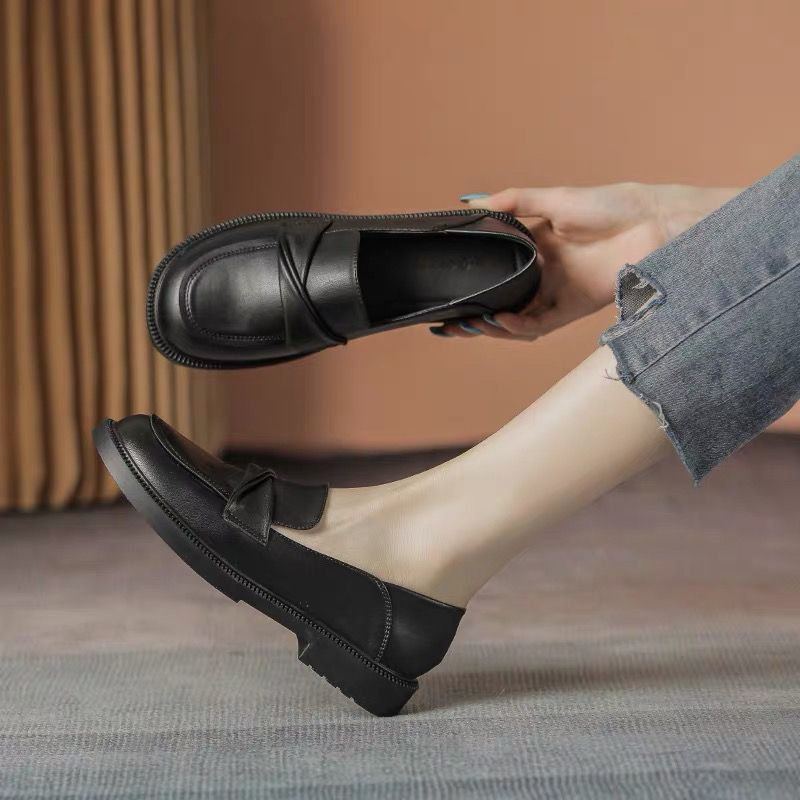 Leather2023Summer New Shoes Soft Bottom Leather Shoes Women's British Style Loafers Professional Women's Shoe Interview Shoes. 