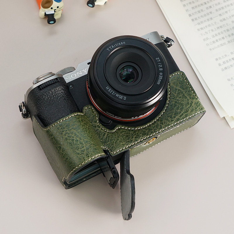 Camera Half Case Base Camera Cover baseplate Protector Bag for Sony A7C II Mark II A7CII A7CR Leather Strap Pouch 1/4Screw. 