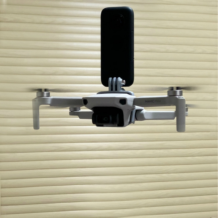 The DJI Mavic Mini 2 is a 1/4 action camera Action2GoPro. 