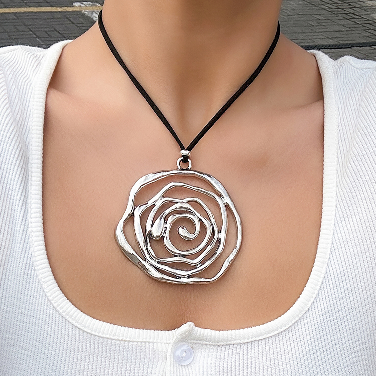 Salircon Punk Hollow Metal Rose Flower Pendant Necklace Trend Korean Velvet Adjustable Rope Chain Choker Women's Vintage Jewelry
