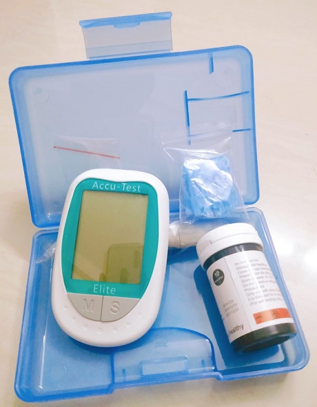 Accu-Test Elite Blood Glucose Monitor (Korean) with 10 Strips and 10 Needles. 