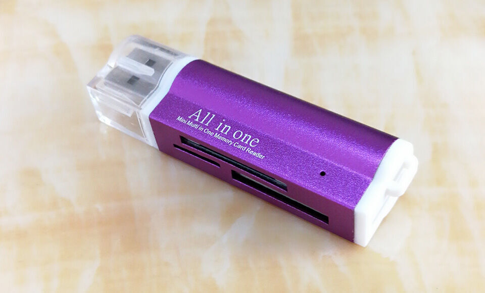 Lighter aluminum alloy USB2.0 four in one multifunctional card reader. 