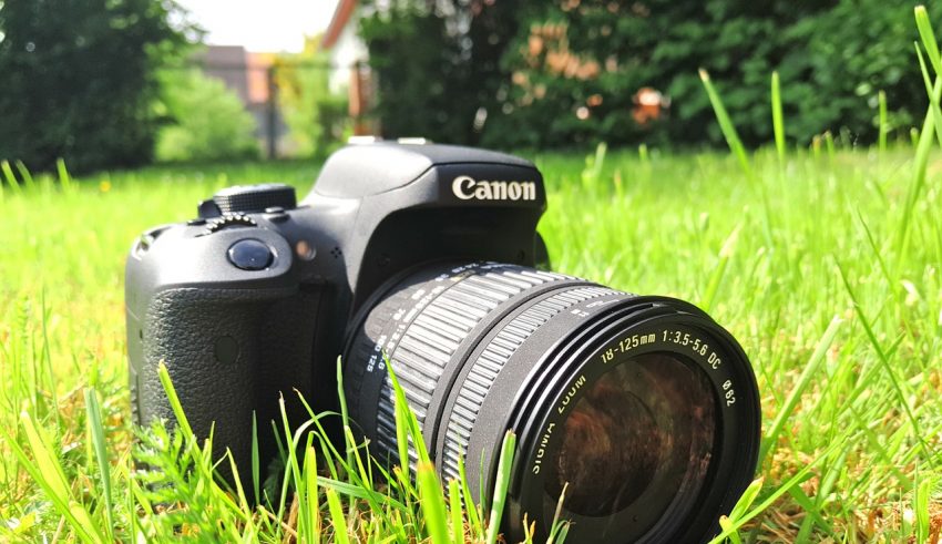 CANON EOS 750D 24.2 MP WITH 18-55MM IS STM LENS FULL HD WI-FI DSLR with DIGIC 6 image Processor and CMOS Sensor Camera. 