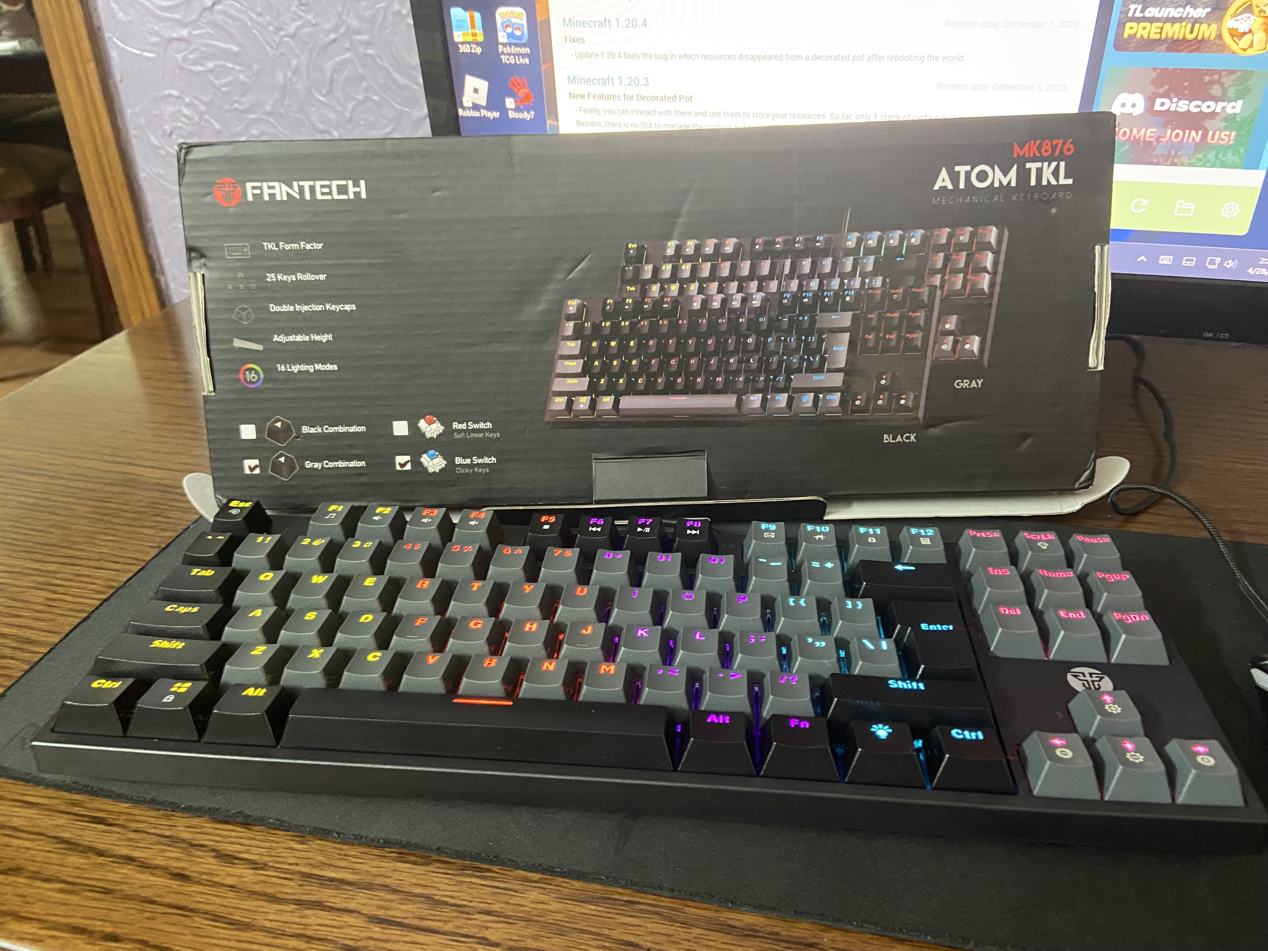 Fantech MK876 TKL RGB Mechanical Gaming Keyboard. 