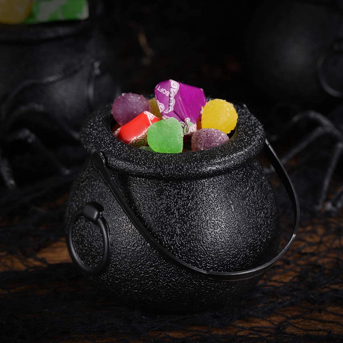 10Pcs Black Cauldron Candy Holder Pot with Handle Halloween Candy Bucket Kettle Mini Black Witch Cauldron for Halloween. 