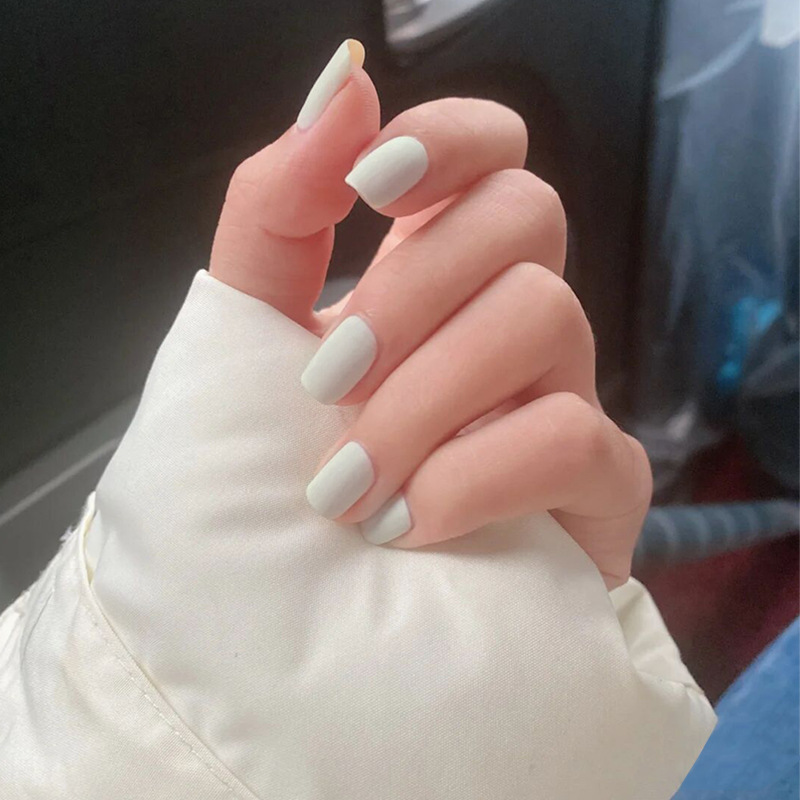 off white short nails