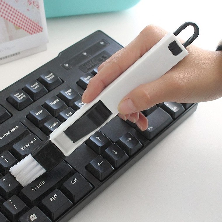 Multifunctional Two in One Kitchen Computer Window Cleaning Brush. 