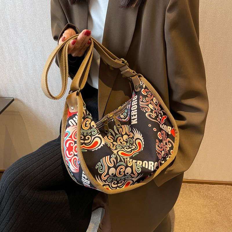 New 2024 Messenger Shoulder Tide Bag. 