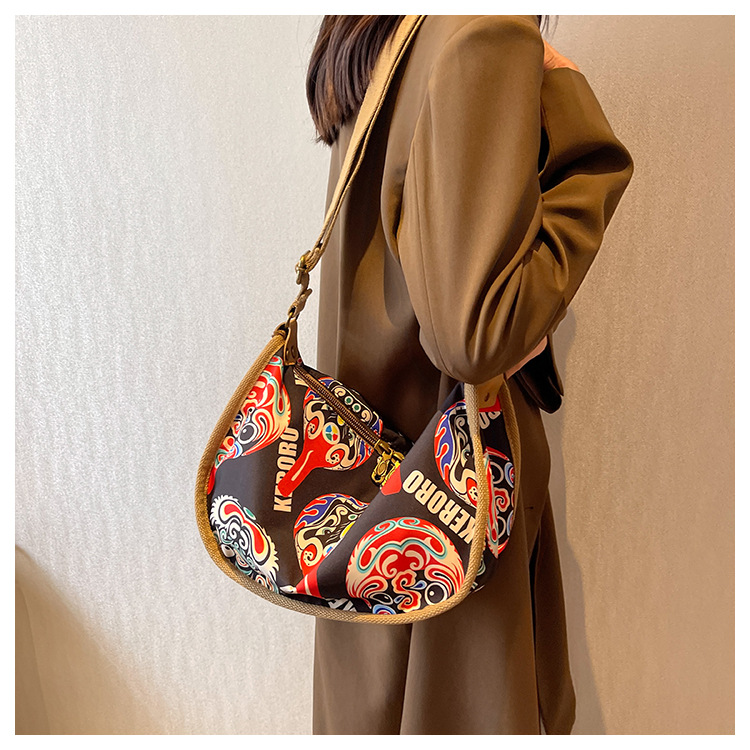 New 2024 Messenger Shoulder Tide Bag. 