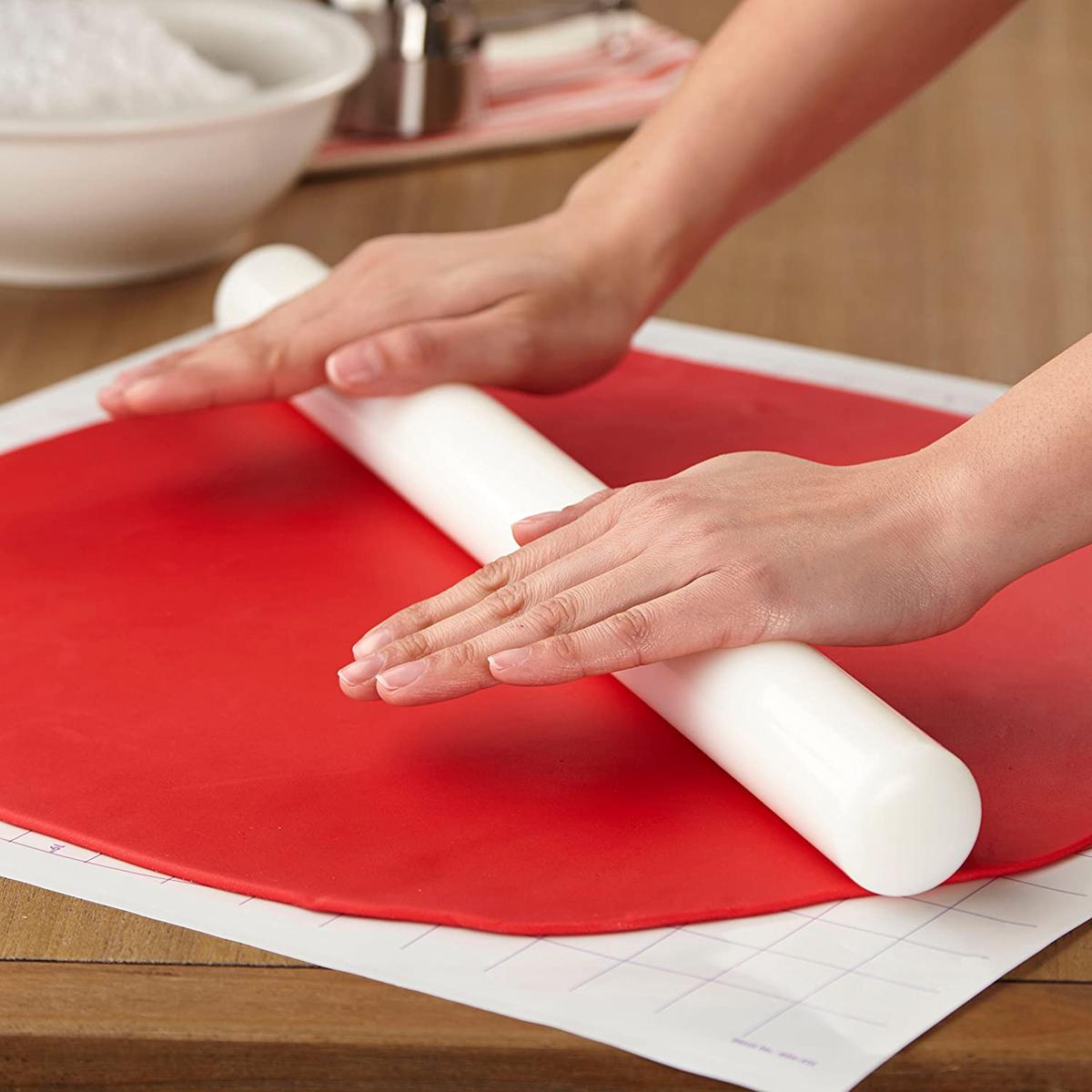 Wilton Large Fondant Roller with Guide Rings, 18-Inch - Fondant Tools