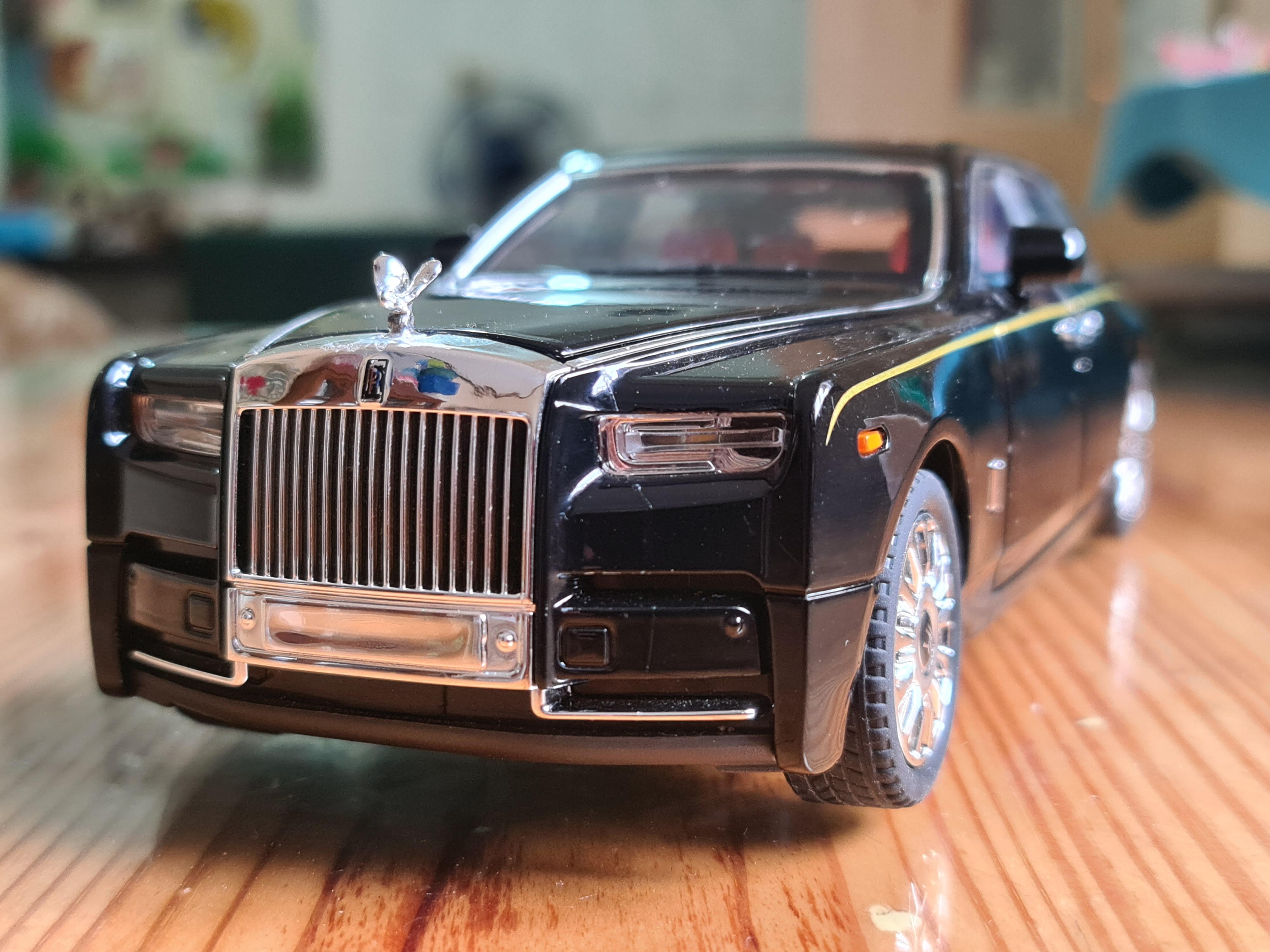 Rolls Royce Panthom,Die Cast Model Made by CHE-ZHI. With Box. 