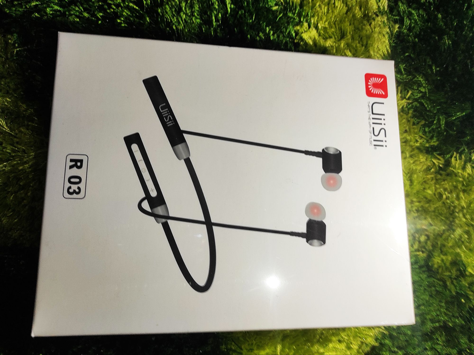 Uiisii R-03 Wireless bluetooth Neckband Earphone. 