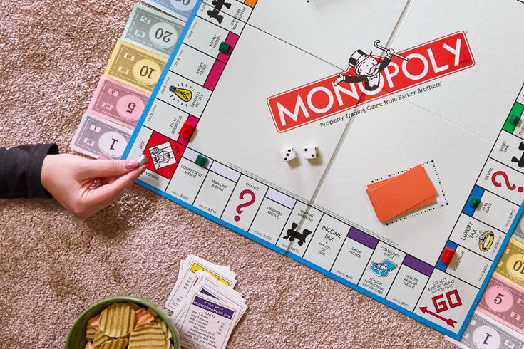 MONOPOLY GAME THE PROPERTY TRADING BOARD GAME. 
