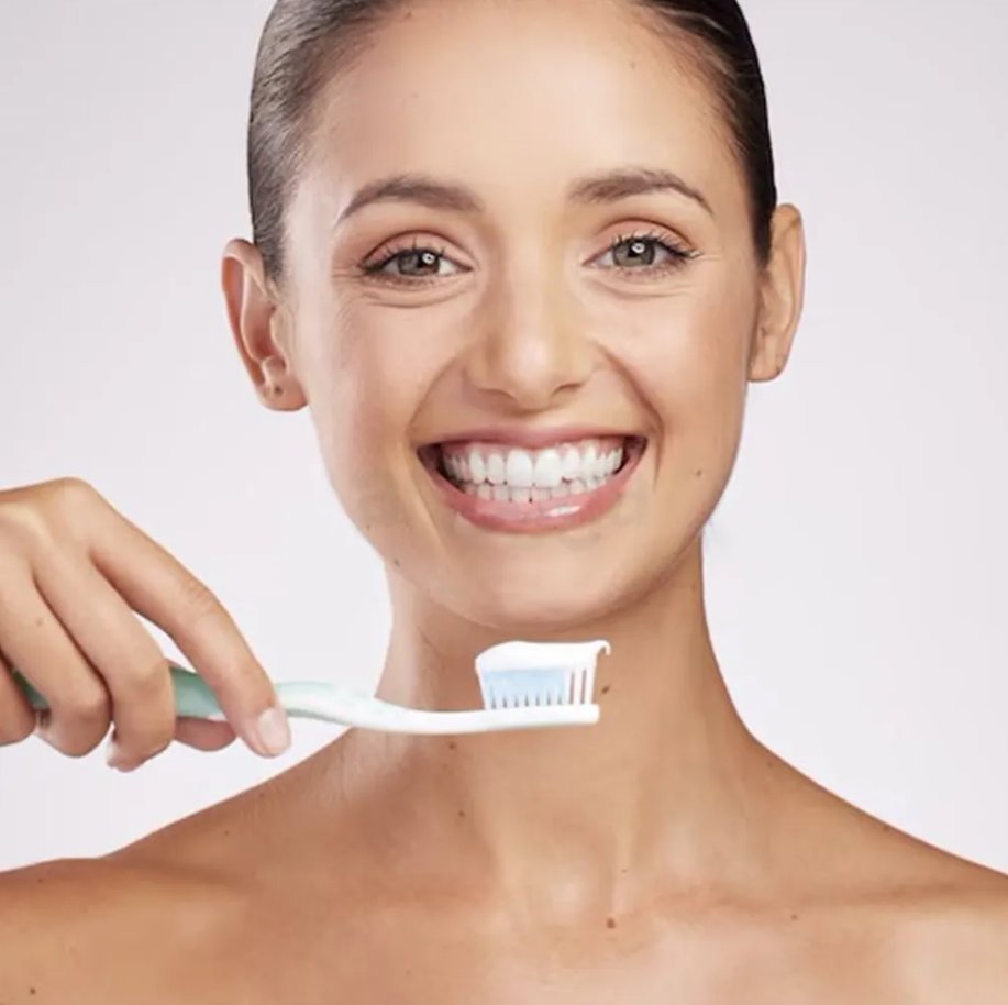 Darlie All Shiny White Baking Soda Clean Fluoride Toothpaste with Dense Foam & 14 Days Whitening Formula 140gm. 