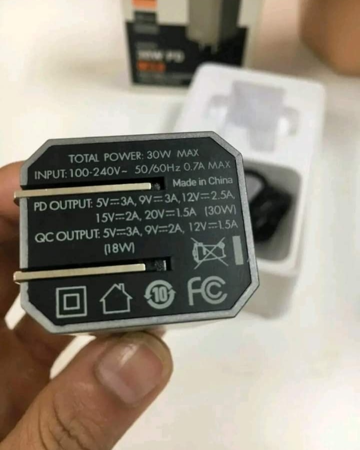 LDNIO 30W PD3.0 usb-c+USB-A fast wall Charger whit Type-C Cable A2527C - Black. 