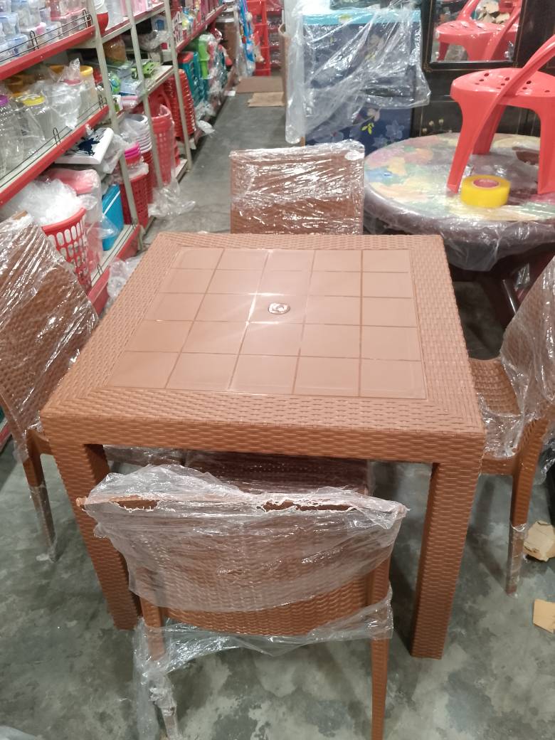 RFL Caino Dinner Table 4 Seat P/L EB With 4 Chair. 