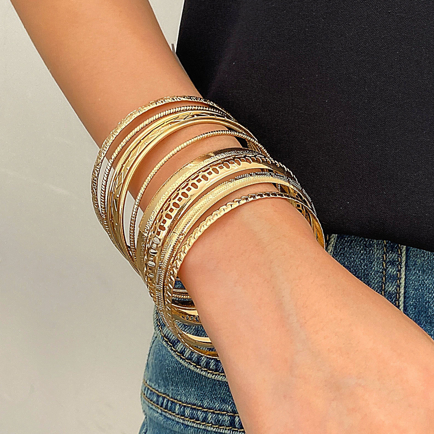 Cross-border ethnic style alloy bracelets, retro wide bracelet set for women, ten-piece set of golden glossy bracelets