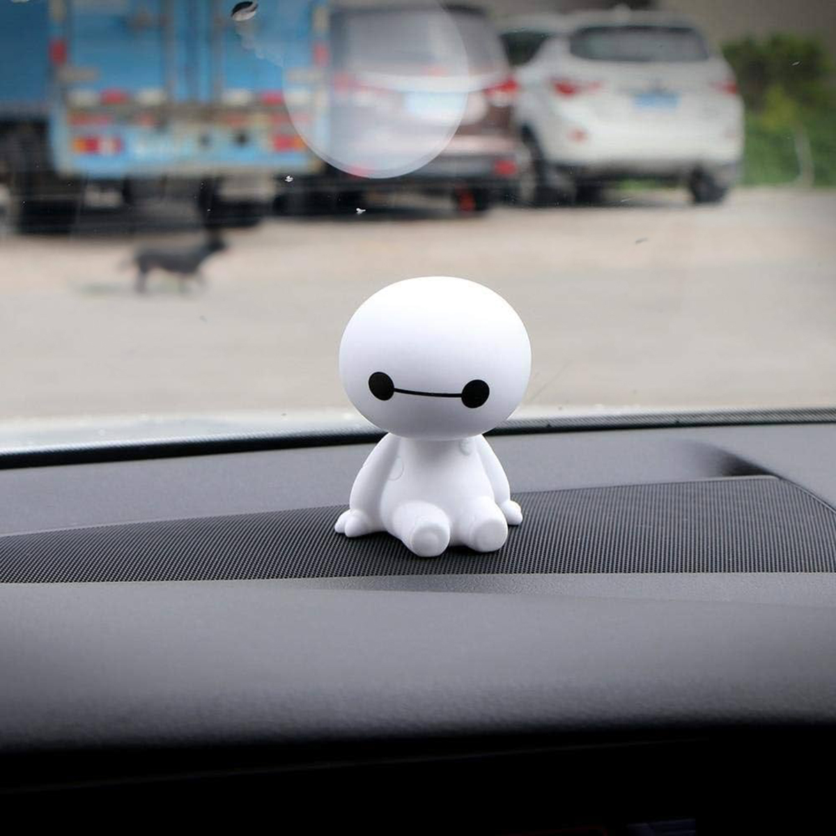 Baymax Robot Shaking Head Car Ornament: Cute and Playful Dashboard Decor - Nodding Ornaments to Inject Fun and Character into Your Commute. 