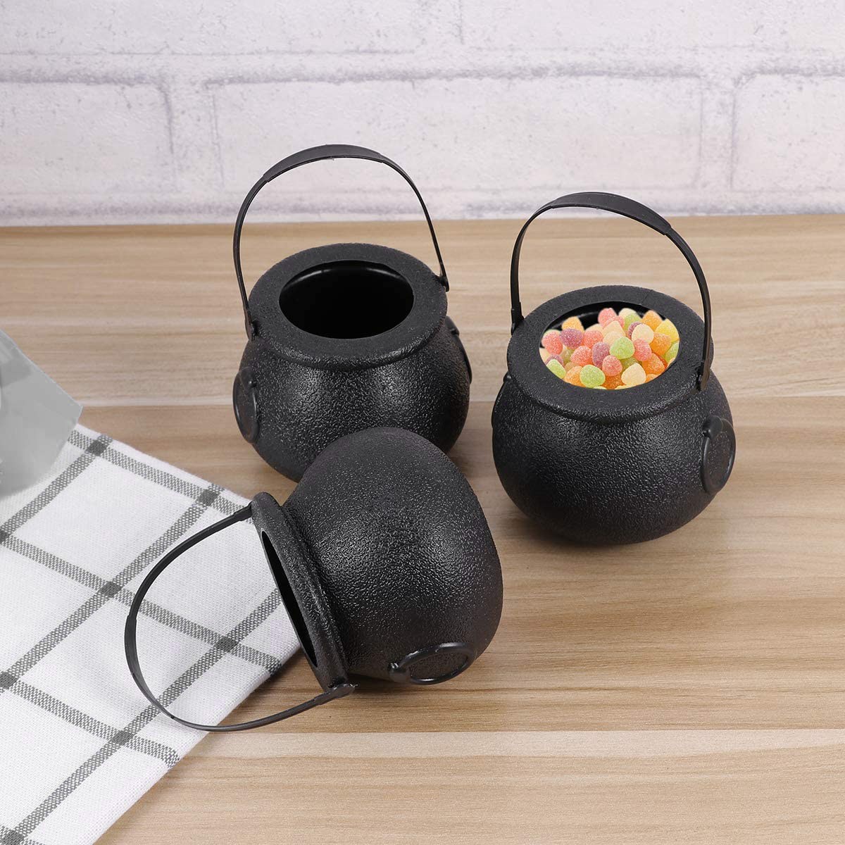 10Pcs Black Cauldron Candy Holder Pot with Handle Halloween Candy Bucket Kettle Mini Black Witch Cauldron for Halloween. 