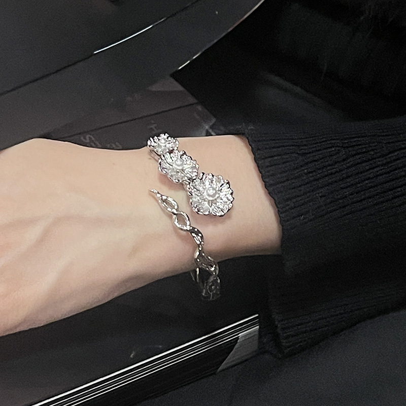 Cool style niche design personality light luxury bracelet women's high-end texture texture flower vine open bracelet