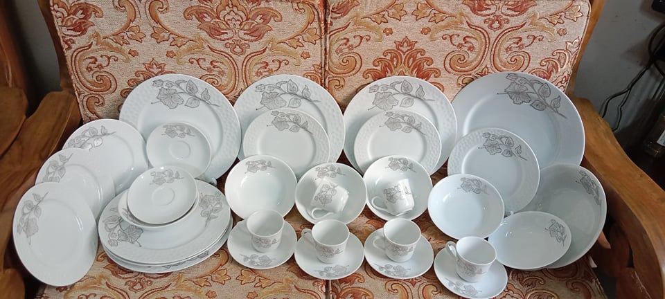 Exclusive Amboss Design 32 Pcs Dinner Set . Ceramic Dinner Set. Dining Set. Dinner Plate, Dinner Half Plate, Cup & Saucer, Sweet Bowl, Big Curry Bowl & Rice Dish Dinner Set. CD:A250.. 