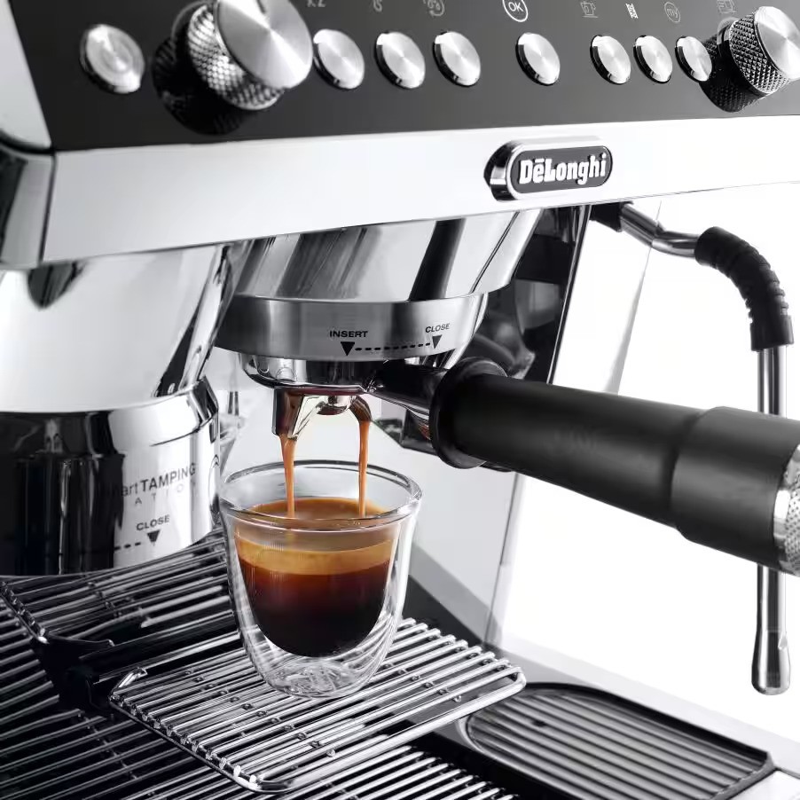 De'Longhi EC9665.M La Specialista Maestro Espresso Coffee Machine. 