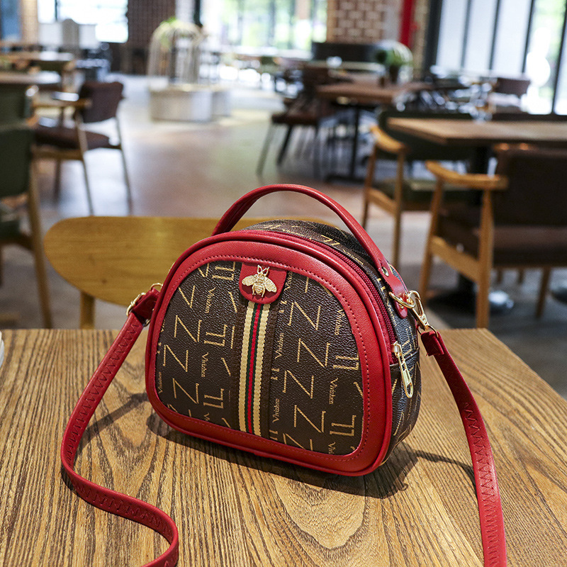 Live Welfare Bag Women's 2023 Trendy Korean Version Fashion Versatile Little Bee Women's Crossbody Mobile Phone Bag