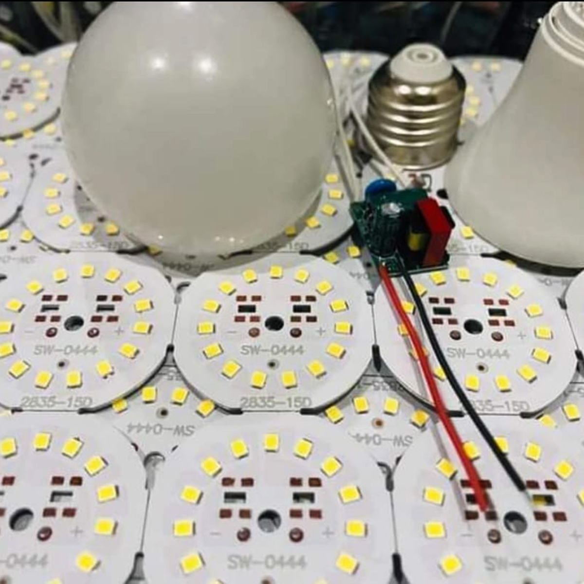 Top-Quality LED Bulb-Threat and Pin System White LED Energy Saving Light - IPS Light/Bulb (24W). 