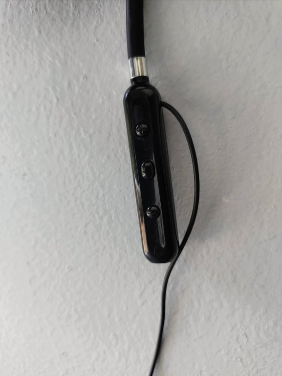{New} (FREE) Brand VK-Like, VK-B730 premium quality Bluetooth Neckband with 30 hours play time and only 2 hours charging (Type-C) contains 3 options for white LED light & super durability and supports micro sd card. 