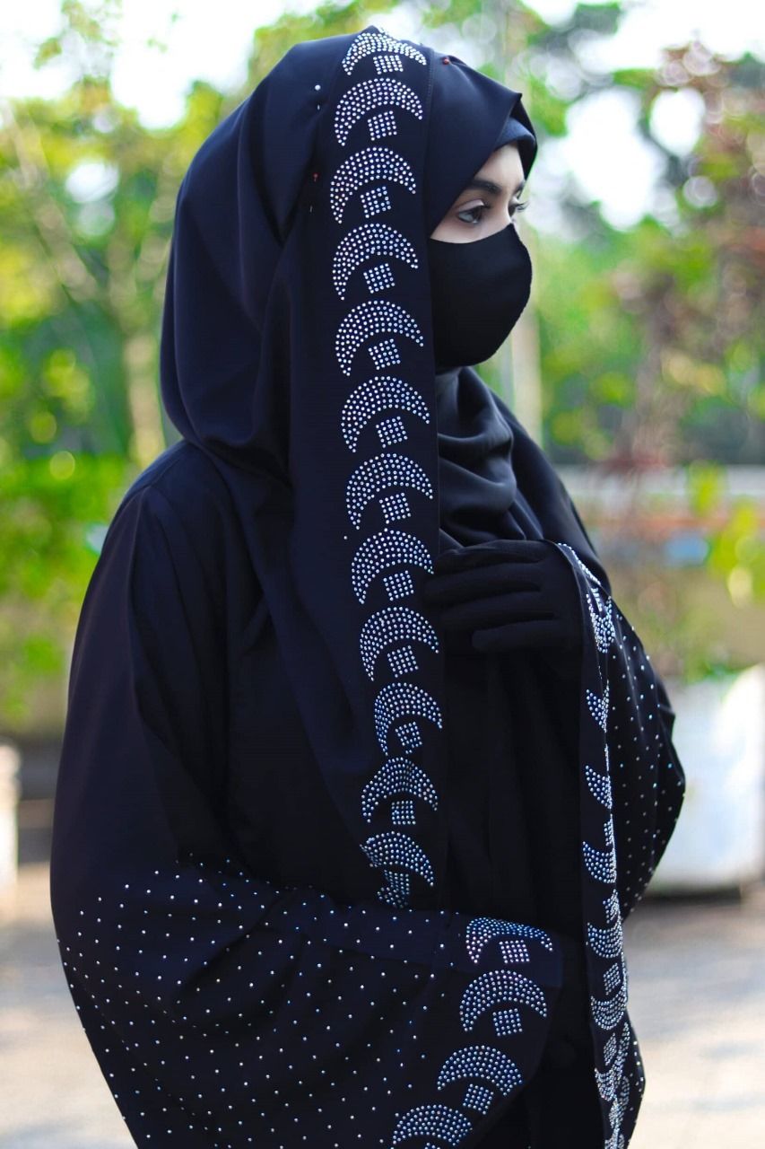 Dubai chan tara Burkha with Matching Hijab Made by Dubai Cherry Fabrics. 