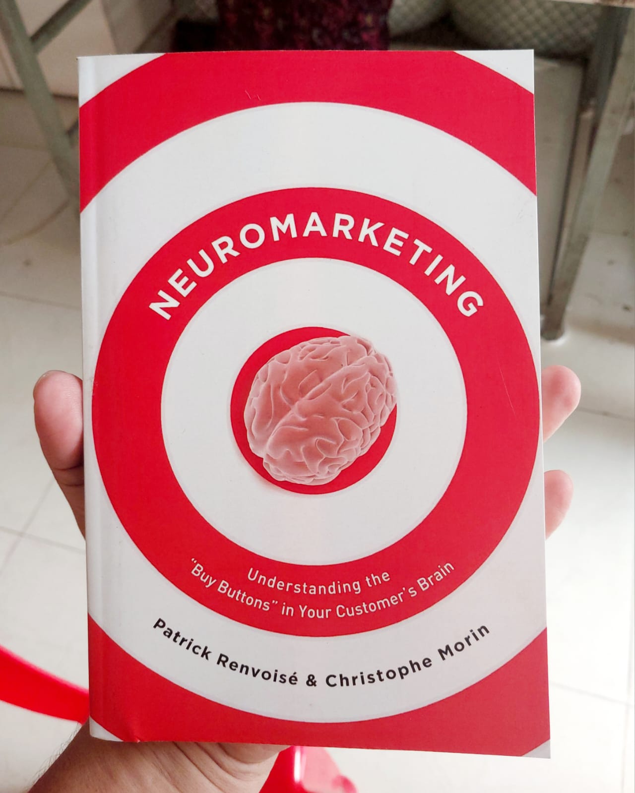 Neuromarketing: Understanding the Buy Buttons in Your Customer’s Brain by Patrick Renvoise - Premium - Paperback. 