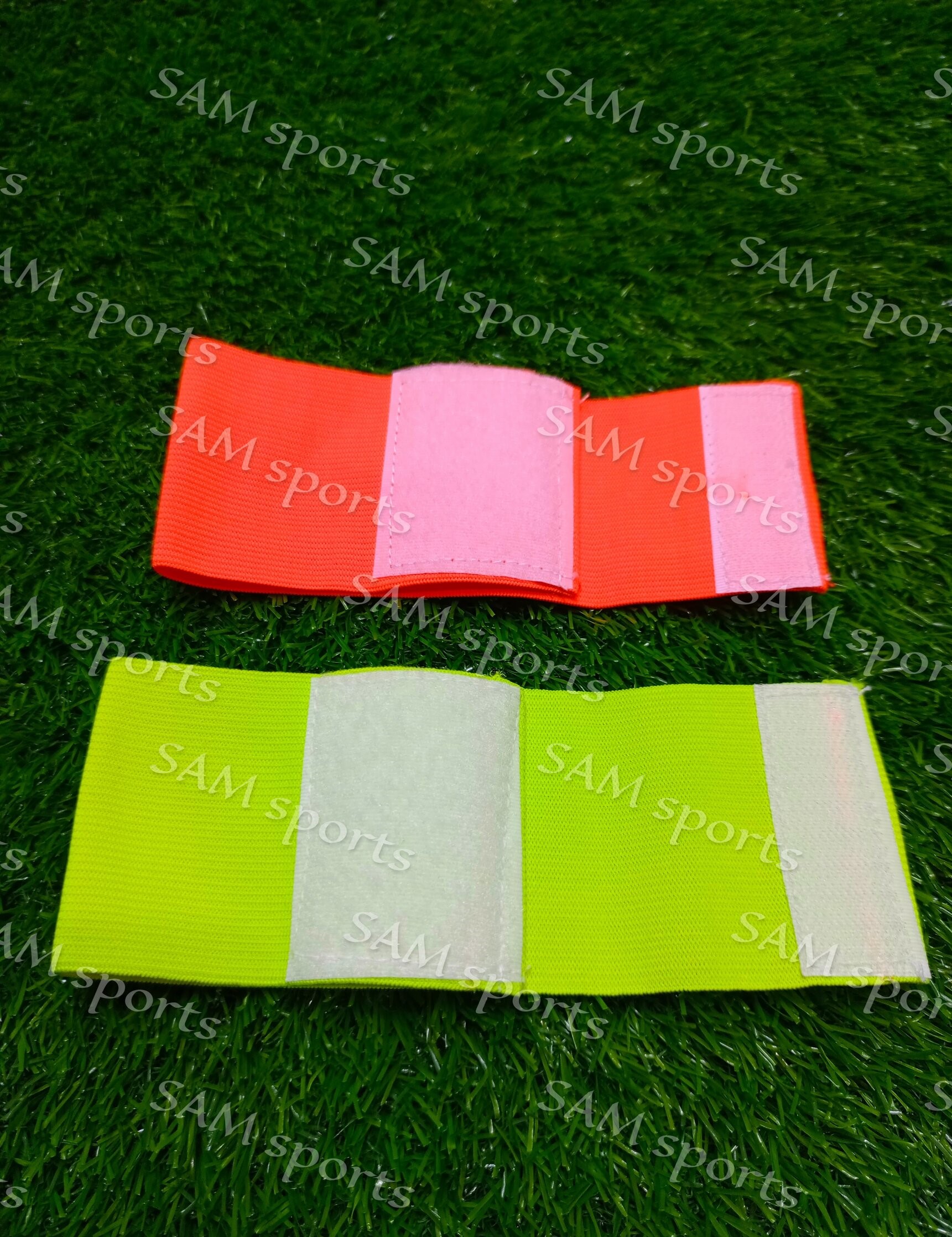 captain C hand batch , age around up to 10 years to 30 years adult size , malticolour rubber belt.. 