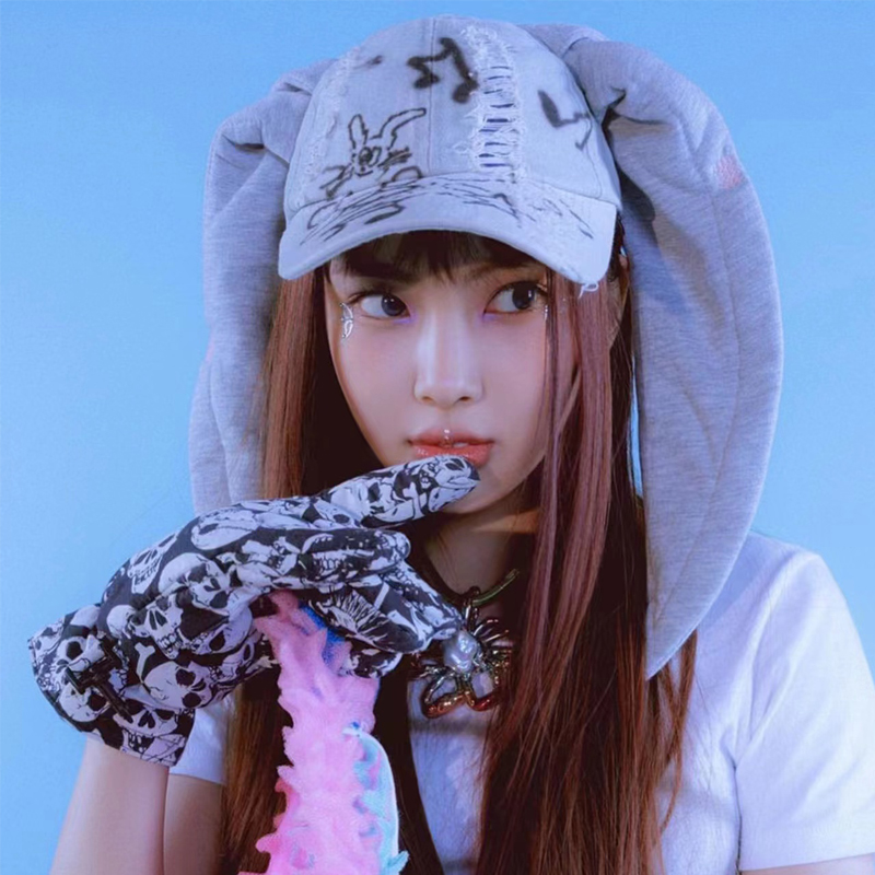 NewJeans MinJi Haerin OMG Stage Long Rabbit Ear Hat Y2K Style