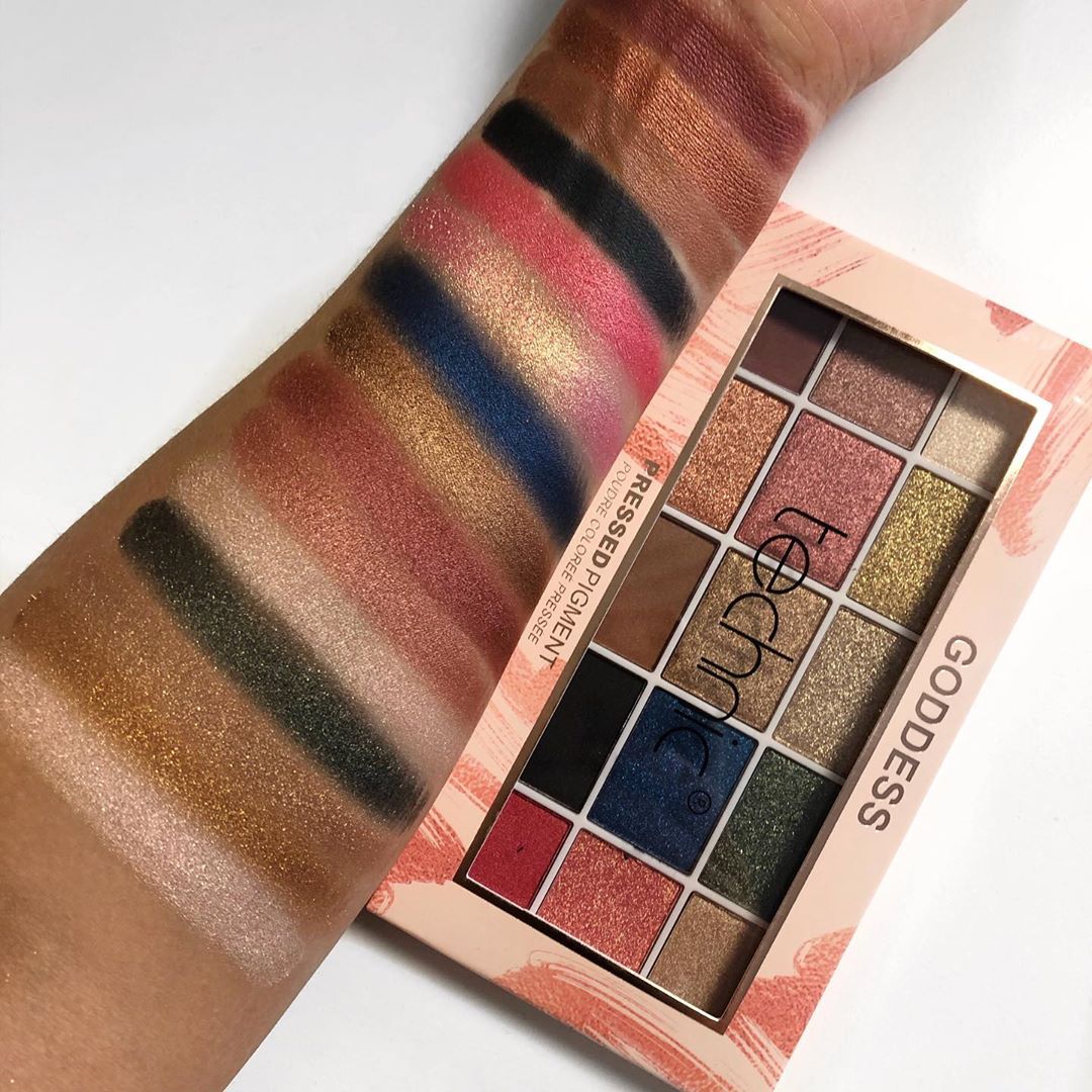 Technic 15 Pressed Pigments Eyeshadow Palette - Goddess. 