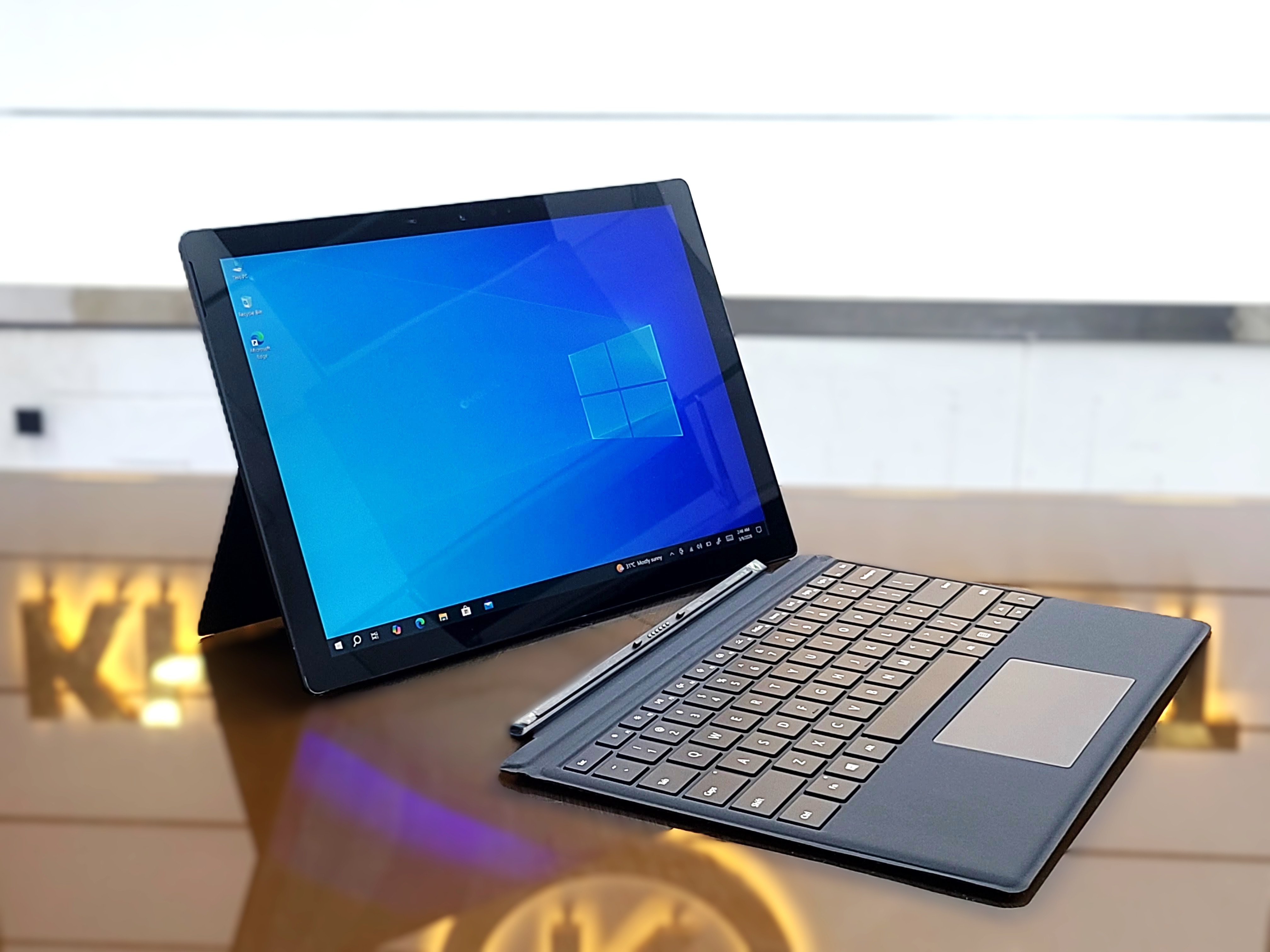 Microsoft Surface Pro 7+ 12.3" (Black) Core i7-1165G7 256/16 12.3" (2736x1824) G.Touch With Surface Detachable Keyboard