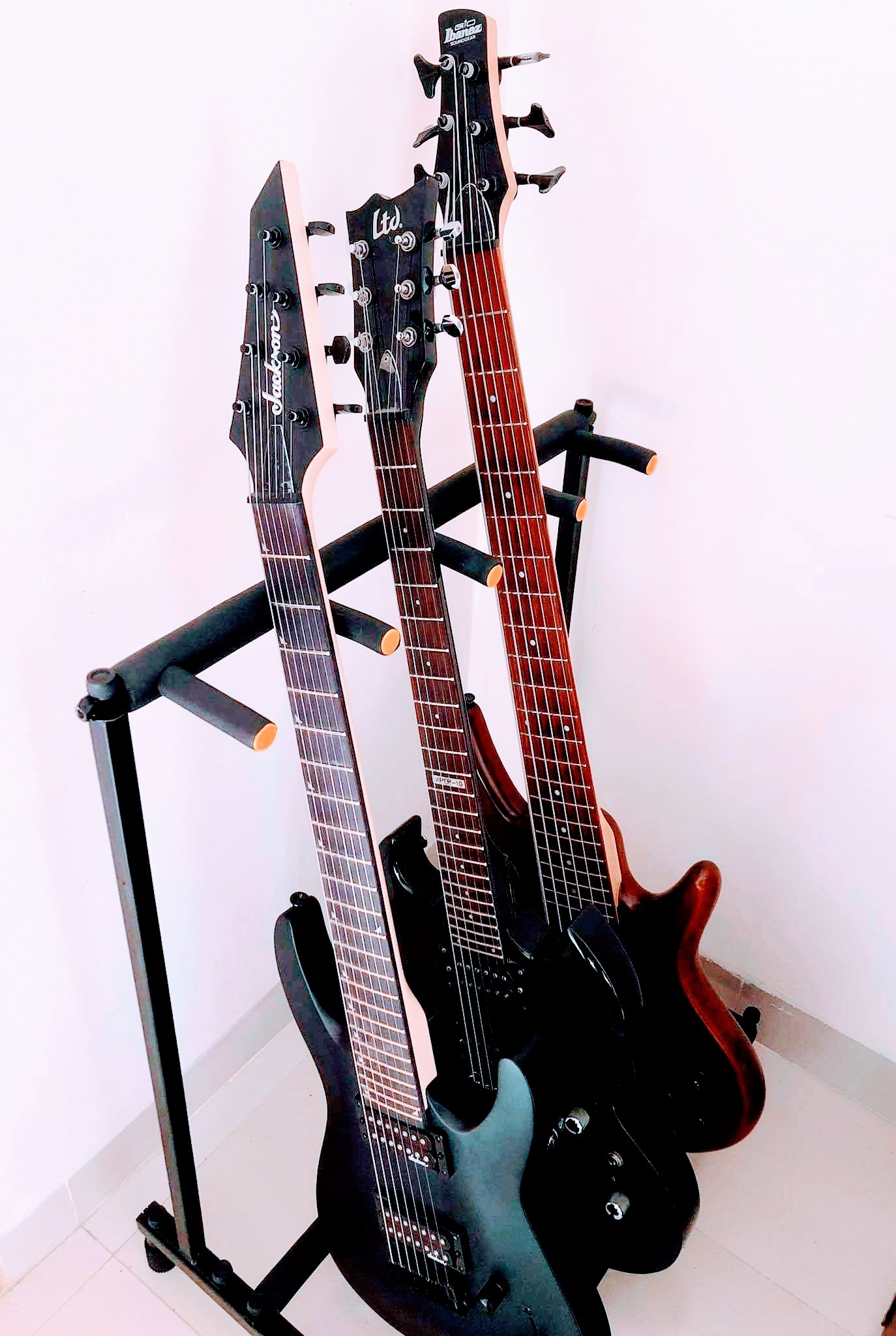 Multiple guitar stand rack with attachable ukulele hanger(4 capacity). 