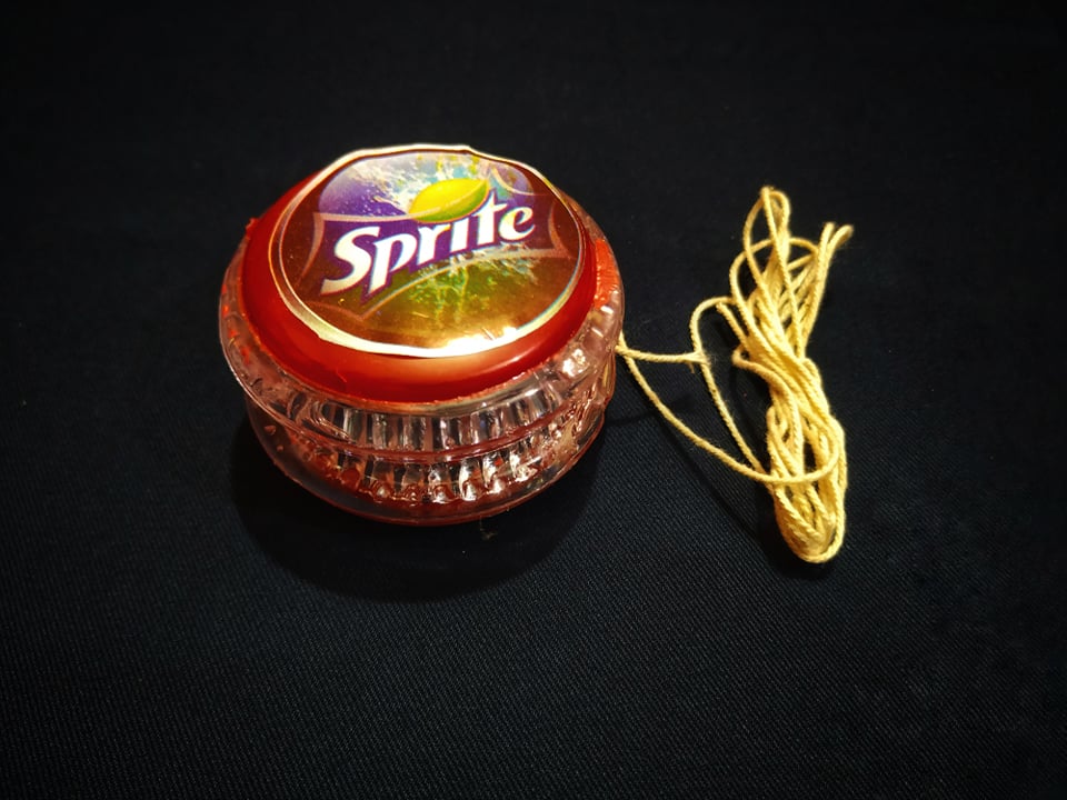 1 pcs Yoyo professional magic yoyo high quality colorful light yoyo with spinning rope classic funny toys diabolo gift kids toy
