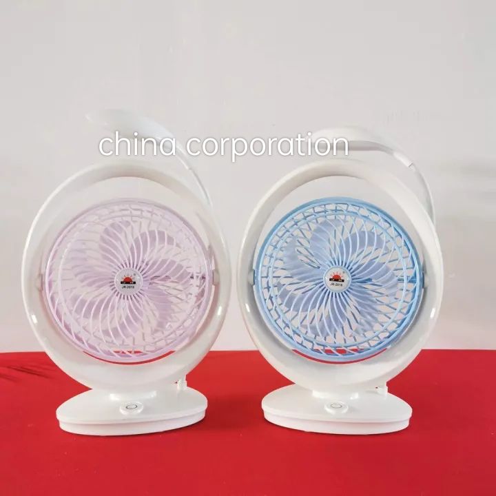 Rechargeable 2 in 1 Tabel Fan With Lamp 7 inchi. 