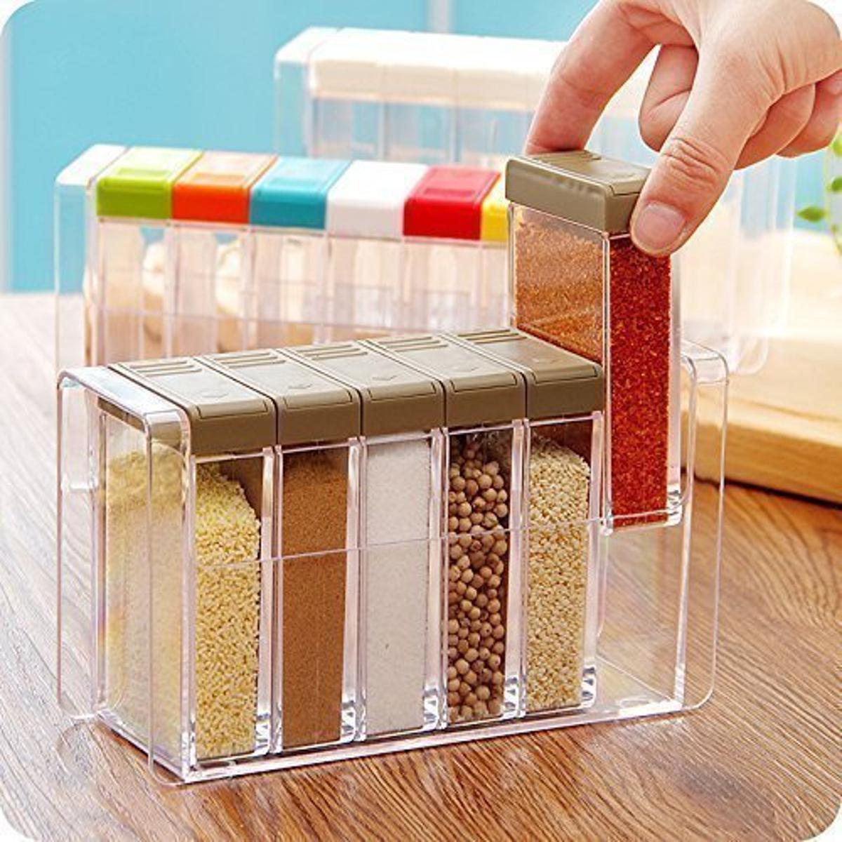 Six-piece Set Transparent Plastic Seasoning Box Salt and MSG Seasoning Can. 
