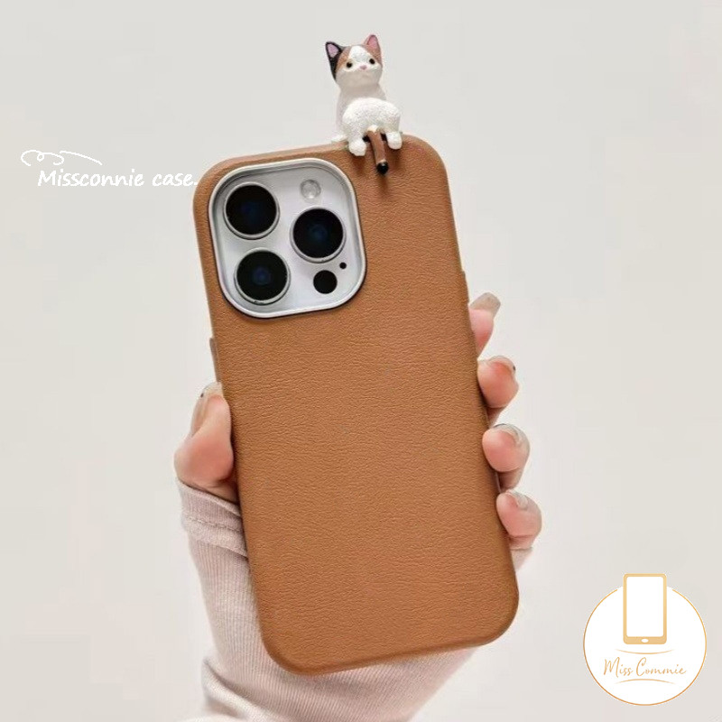 Cartoon Kitten Lovely 3D DIY Doll Cat Case Compatible for IPhone 16 11 12 15 14 13 Pro Max XR X 15 14 16 Plus XS Max Simple Solid Color Luxury Metal Lens Frame Leather Texture Case. 