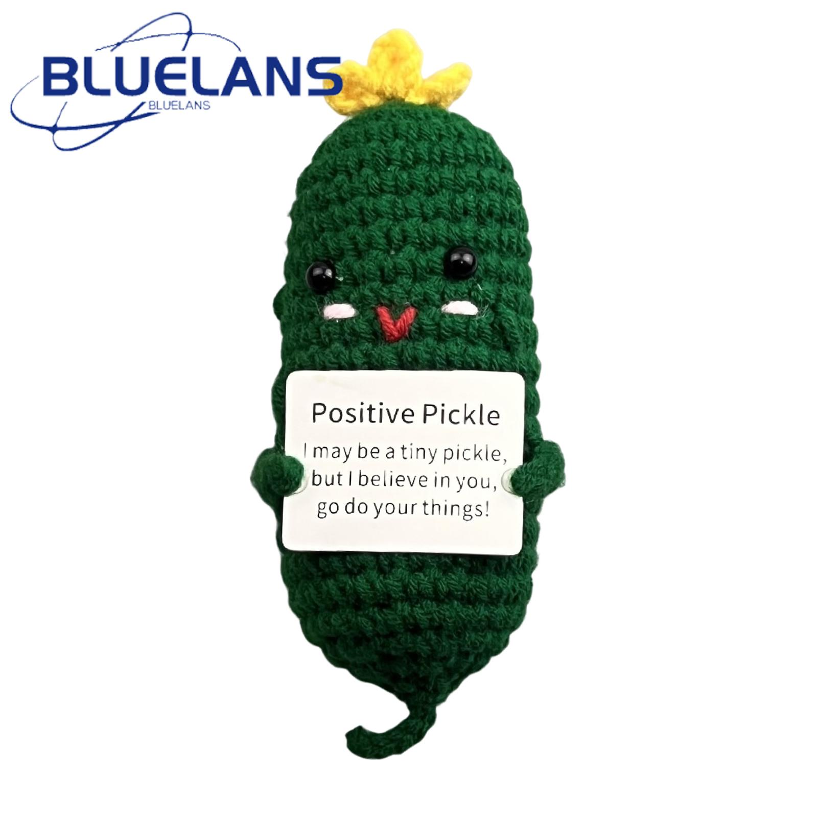 Pickle Gift for Relatives Friends Smiling Green Cucumber Knitted Doll Fun Positive Vegetable Ornament for Kids Crafts Hand Woven Woolen Yarn Decoration Perfect Gift Emotional Support Pickle Gift