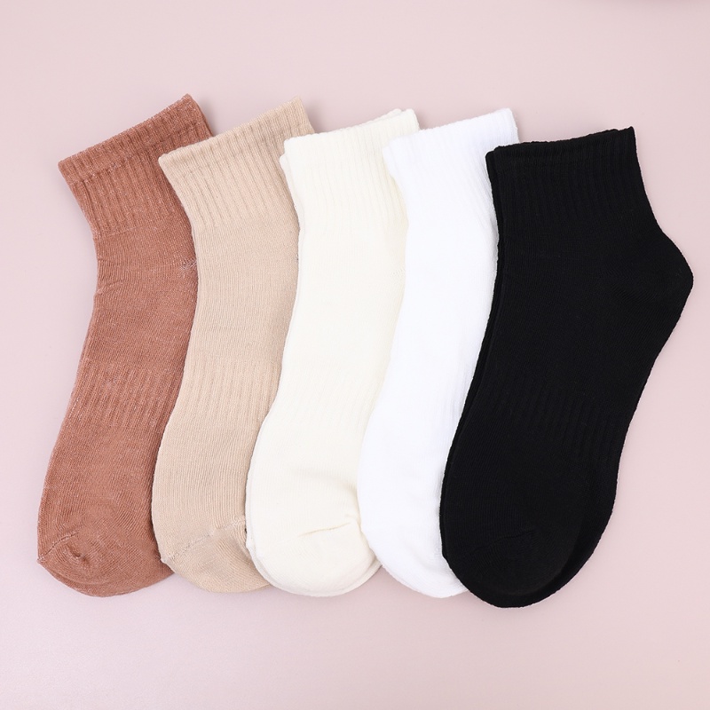 1 Pair Random Color Women Girls Simple Solid Color Ankle Socks Soft Mid-Tube Socks Casual Sweat-absorbing Non-Slip Breathable Sports Sock. 