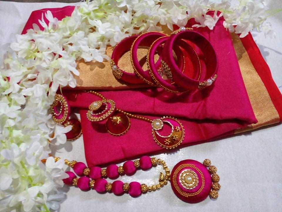 Combo Set-Sharee, Jewellery & Gazra. 
