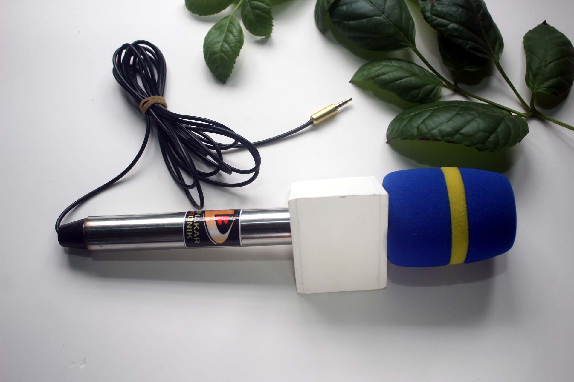 Journalist Microphone for Mobile with Chaina Foam. 