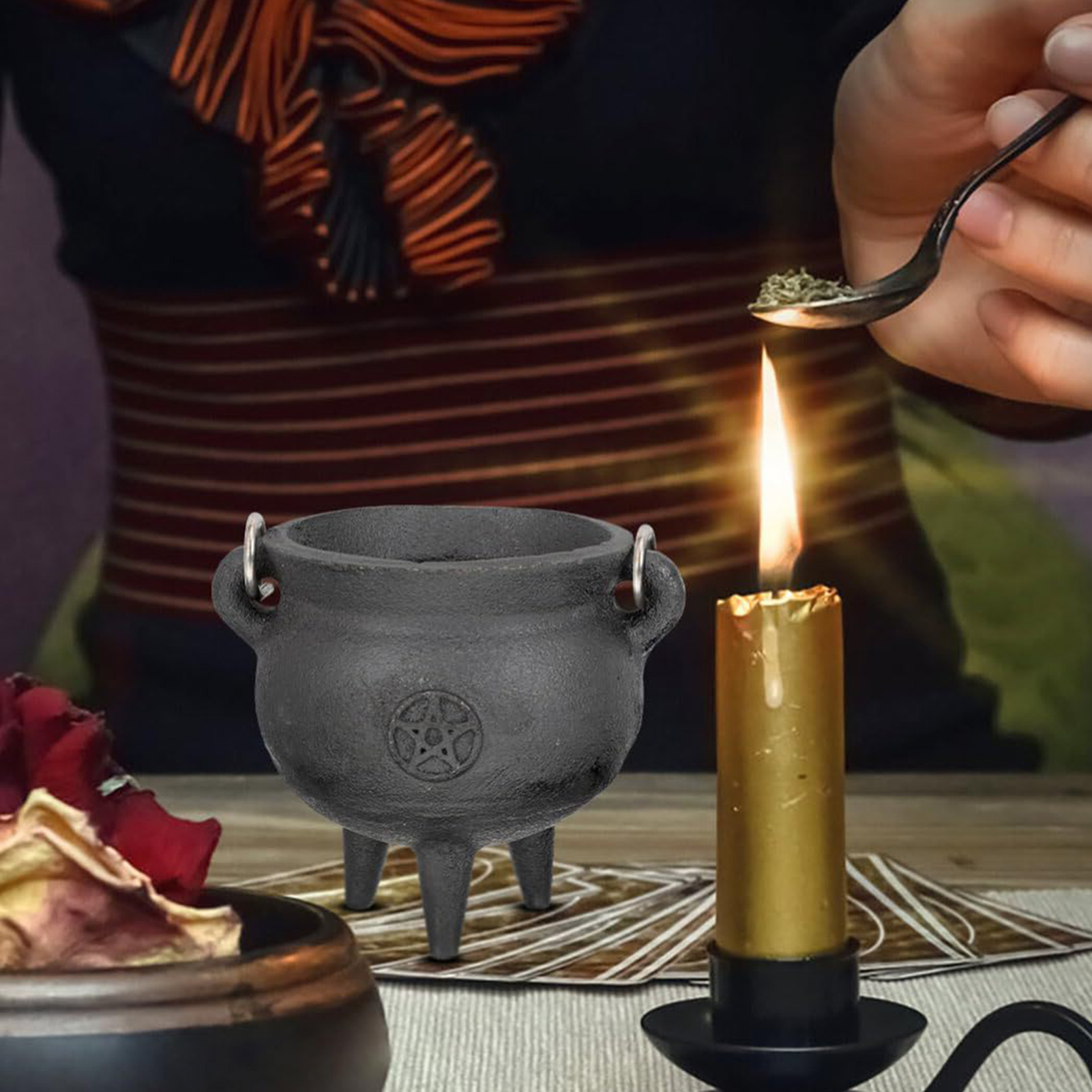 Witch Burning Pot Portable Mini Cast Iron Cauldron for Halloween Decor Incense Burning Heat-resistant Witch Pot with Lid Perfect Party Decoration Halloween Ornament. 