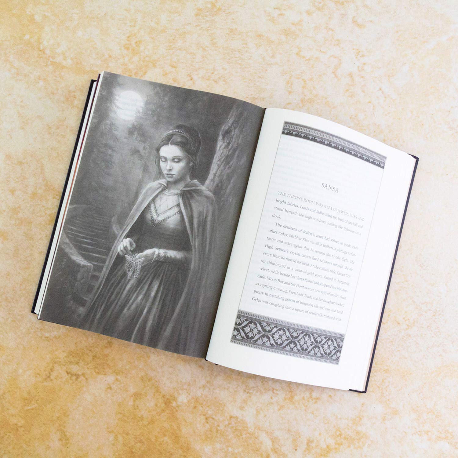 A Song of Ice and Fire 2 : A Clash of Kings (Illustrated edition): Book 2 Hardcover. 